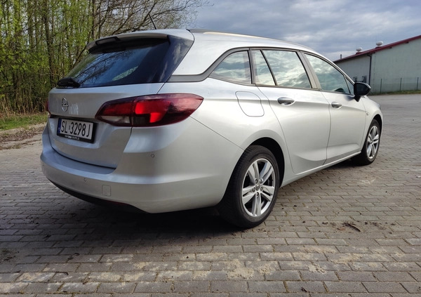 Opel Astra cena 58999 przebieg: 57000, rok produkcji 2021 z Sompolno małe 497